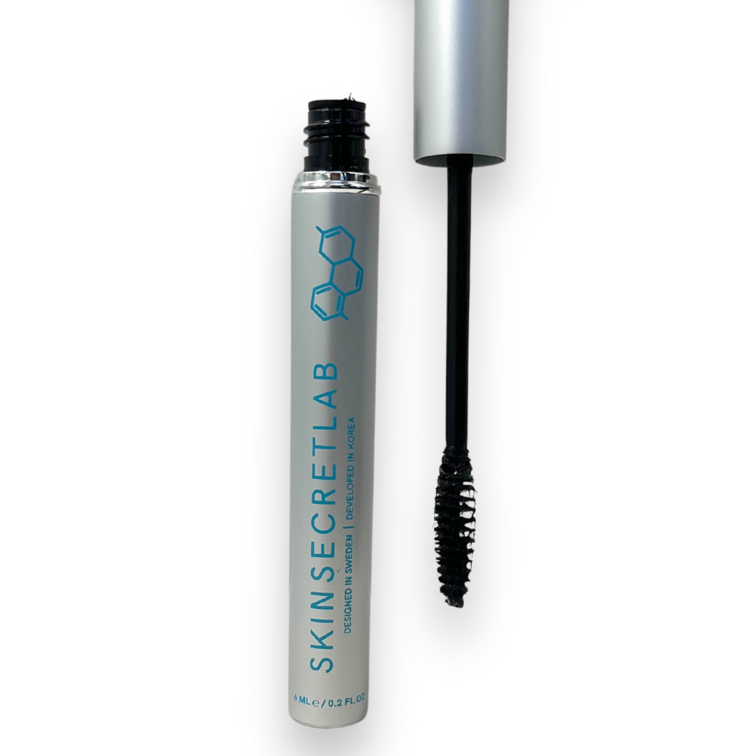 Growth serum-infused volumising mascara